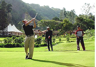 Valle Escondido has a 9 hole executive golf course